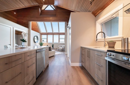 Otter Point House | The Owl’s Nest | Panoramic Ocean View Retreat