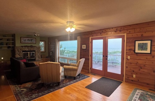 Northport House | The Sandcastle. Direct Beach access. Cathead Bay. Private community.