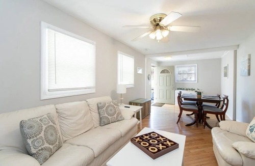 Devon House | The Starfish Bungalow - Charming 2 Bedroom Home in the Heart of Walnut Beach