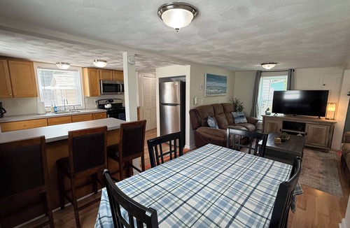 Warwick House | This house is a 1 bedroom(s), 1 bathrooms, located in Warwick, RI.