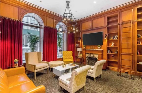 Midtown East House | Timeless New York Stay —Walk to Broadway, Times Square & More 1-bedroom building