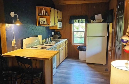 Savanna Cabin | Tranquil blue cabin at River Rail Retreats at palisades