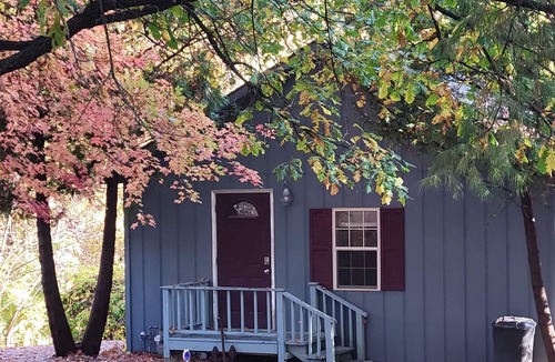 Savanna Cabin | Tranquil blue cabin at River Rail Retreats at palisades