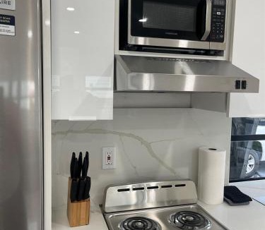 Flamingo Parks Apartment | Transit-Friendly Flamingo Park Hideaway