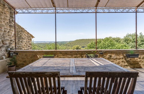 Cornillon-Confoux Apartment | Troglodyte Studio with Breathtaking Views over Provence!