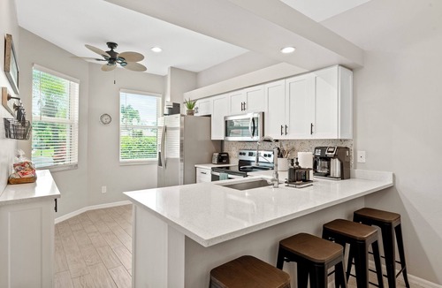 Central Naples House | Tropical Escape - Surf Chic Lux Salt Pool & Spa. King Beds!