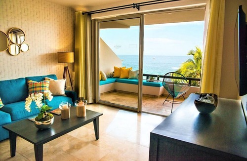 El Medano Ejidal Apartment | Tropical Oasis! Spacious 1BR with Kitchen & Ocean View! Pools, Pet-friendly!