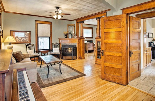 Albert Lea House | Updated Albert Lea Home By Fountain Lake & Main St