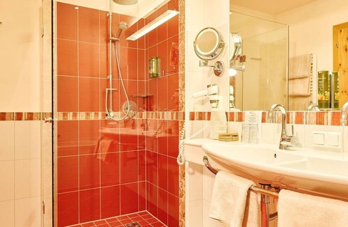 Bad Kleinkirchheim House | Verwöhn-suite 50-60 m²/Zirbe - Thermenwelt Hotel Pulverer