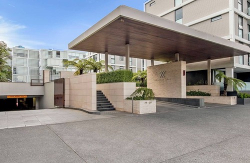 Auckland Central Business District Apartment | Viaduct Harbour Executive Stay with Carpark