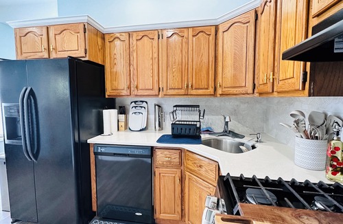 Bethpage House | Vibrant and Modern Home w/Charm! Centrally Located to NYC and The Hamptons!