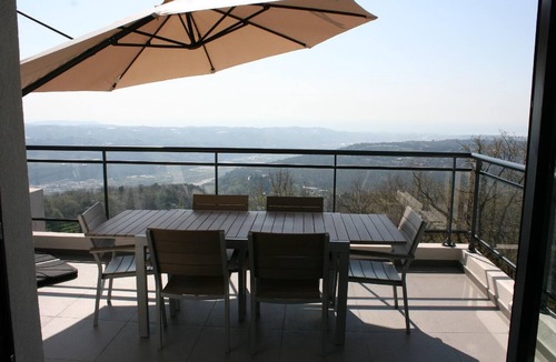 Saint-Jeannet Apartment | Villa Apartments, private garden and pool, sea view