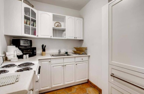 Southside House | Villa Blanca - Lush Serenity in a Classic Mediterranean Revival Villa