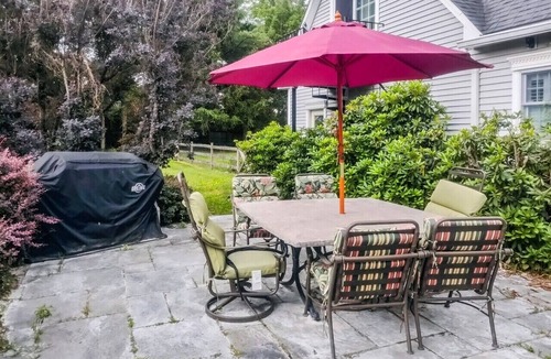 Lagrangeville Apartment | Villa Sabrina: A Serene 700 Sq Ft Studio on a 5.6-Acre Estate in Lagrangeville
