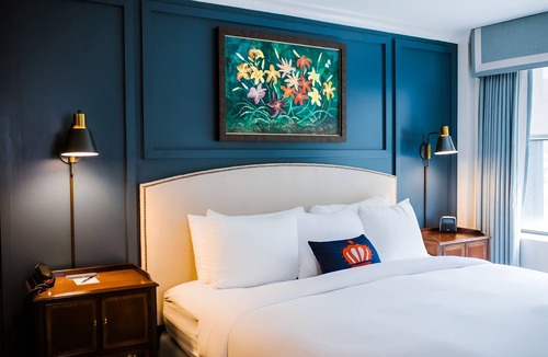 Charlotte Center City Hotel | Vintage-Inspired Downtown Room Near Blumenthal Theaters and Events