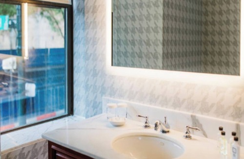 Charlotte Center City Hotel | Vintage-Inspired Downtown Room Near Blumenthal Theaters and Events