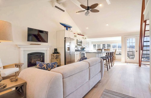Wading River House | Wading River Beach Cottage | Steps to Shore, Screened Porch