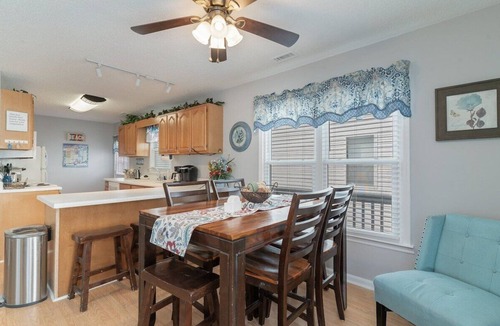 Surfside Beach House | 🌞WANT TO BOOK FOR 2027? SEND INQUIRY WITH YOUR DATES, OCEANVIEW* 2 GOLF CARTS🌊