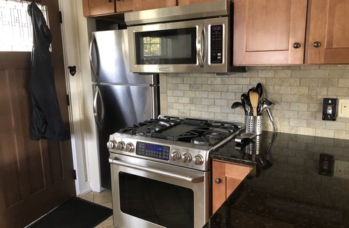 Westminster Cottage | Waterfront Cottage 5 minutes to Mount Wachusett, Dock, Pet Friendly, Kayaks