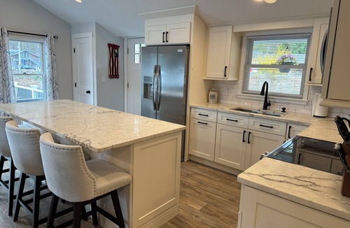 Holland House | Waterfront North Basin Beauty 3-bedroom house totally renovated Holland MA
