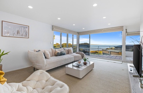 Castor Bay House | Waterfront retreat with stunning sea view - Family friendly & Great location