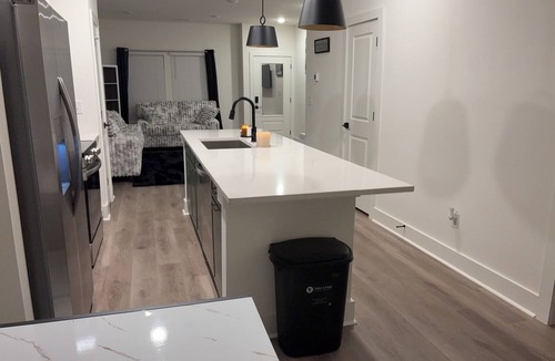 East Forest House | Welcome to our luxury Charlotte townhome. Enjoy!