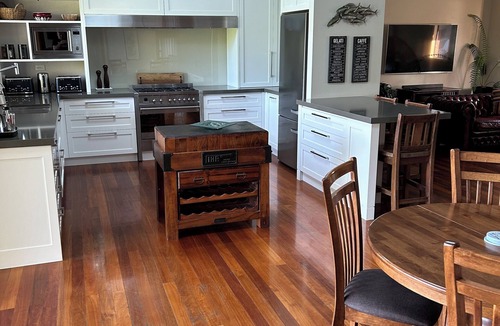 Helensville House | Welcome to Woodvale where family and friends come together