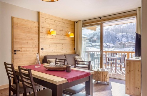 Les Boisses Apartment | Wifi, 300m from resort center, swimming pool, balcony, tv, ski locker, 57-58m², Tignes