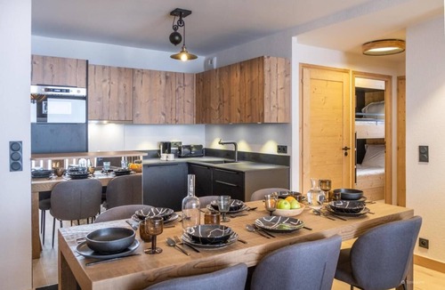 Montalbert Apartment | Wifi, view mountain, swimming pool, sauna, hammam, balcony, parking, ski locker, 62-80m², Montalbert