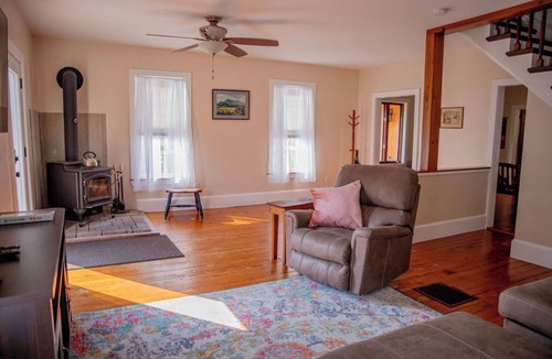Canton Other | Willow View-Minutes from SLU & SUNY University- 4-bd Farmhouse Family Friendly