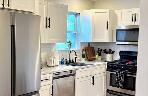 Ampere Condo | World Cup HQ 3 BDR Condo 11 Miles to NYC Free Parking in East Orange