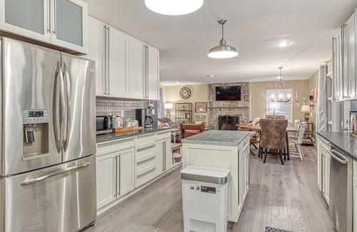 North Stamford House | Your 5 Star Luxury CountryHome Getaway/w Brand New 7 Seater Hot Tub!