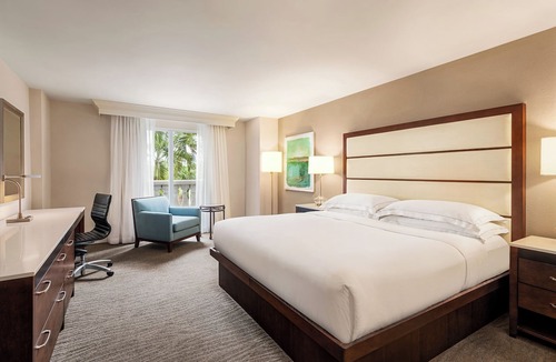 Park Shore Hotel | Your Favorite Part of the Trip Might Be This Stay! Outdoor Pool, Free Parking!