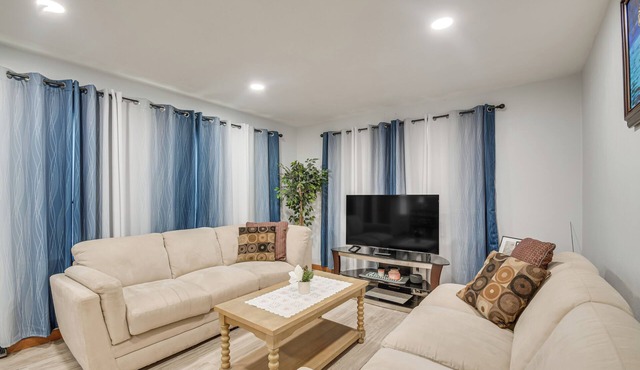 1 Mi to Rock Riverfront: Family-Friendly Retreat!