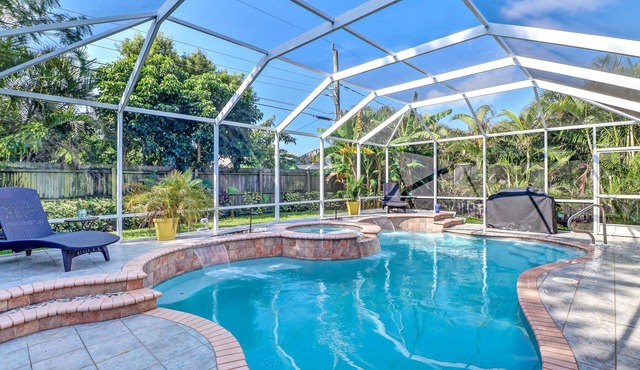 139/n from 189/n ! in August Naples Park, Heated Pool, Jacuzzi, close to beach !