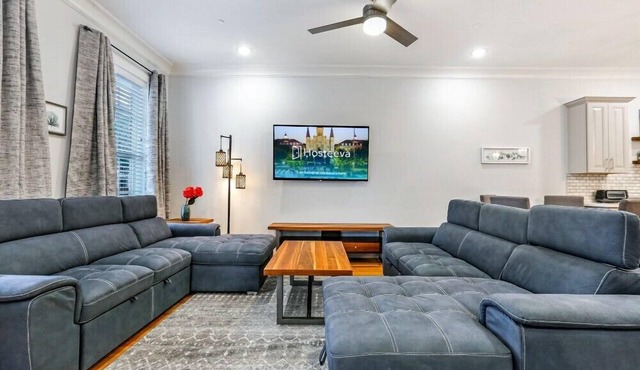 15% OFF Monthly | 10% OFF Weekly-Stunning Modern & Fully-Upgraded 5 BR w Pool