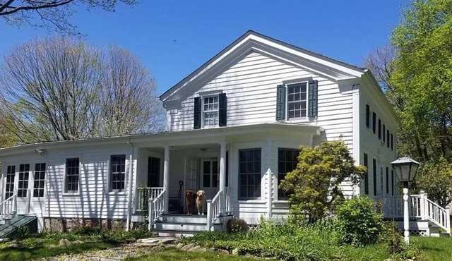 1840 Farmhouse on 3 private acres with home theater! Pet Friendly!