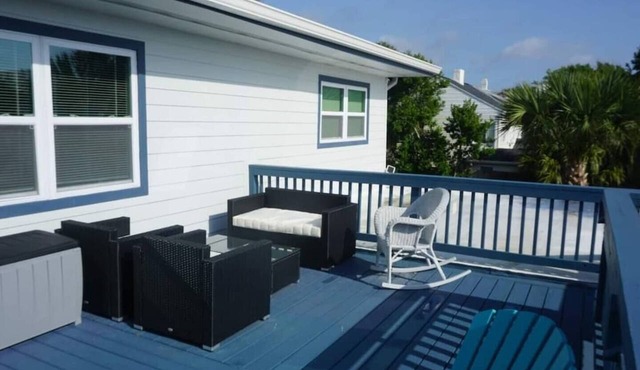 2 Bd apt walking distance to Beach & Ocean Center