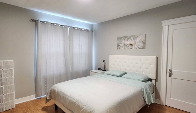 2 bedroom's 1 bathroom 10 min-Airport/Downtown Boston 7 min-Encore Casino
