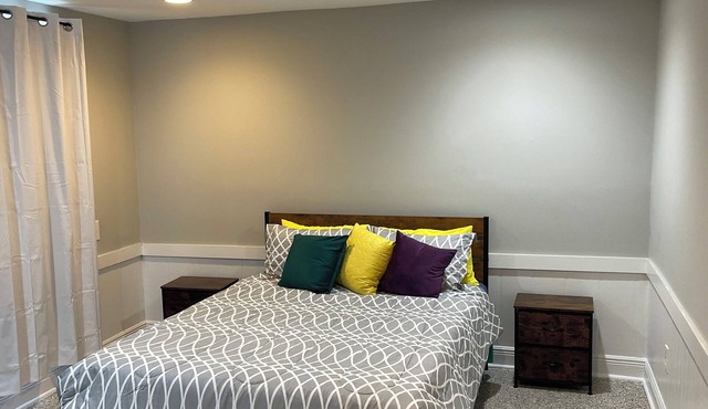 29 days for the price of 7 days in a beautifully renovated 2 bedroom 1 bath!