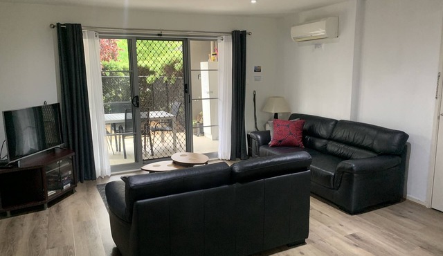 2B/2B, pets allowed, flexible bedding, ground floor courtyard