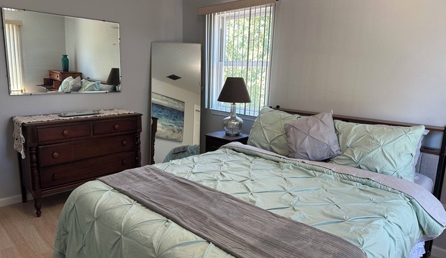 2BR PRIV ENTRY 2nd floor of house in quiet neighborhood, close to everything!