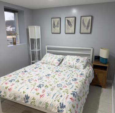 2BR Private Basement Near MetLife - Sleeps 5 - NYC Bus