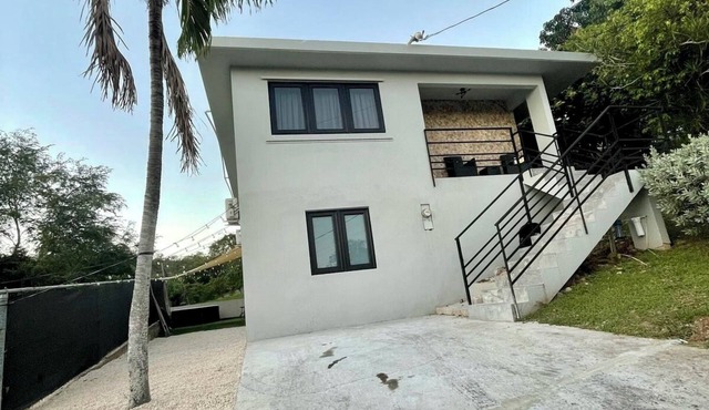 2nd Full floor 3-bedroom house with AC and private entrance