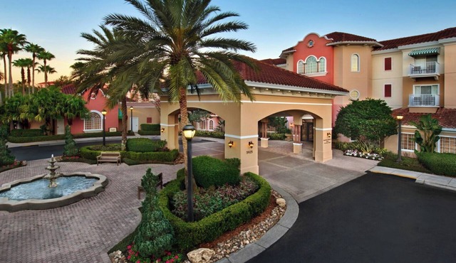 3-bedroom 3 bath condo -sleeps 12- with full kitchen near theme parks