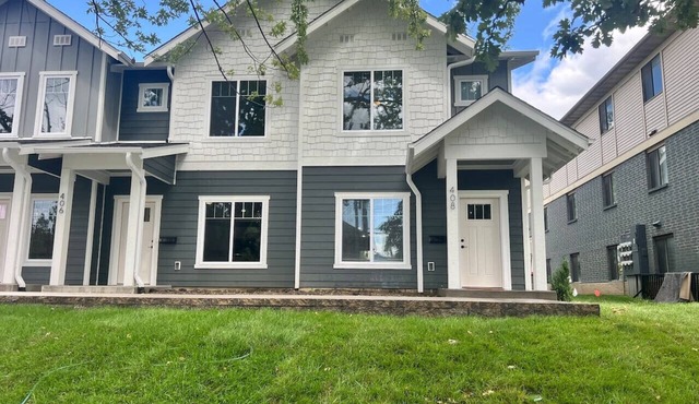406 Large 3 Bedroom 2 Bath Townhome