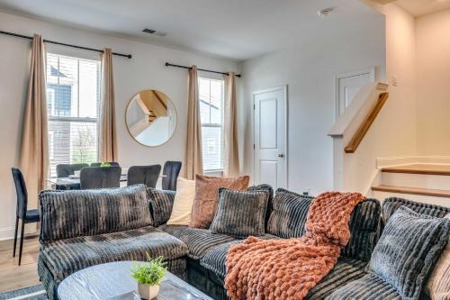 4BR Townhouse King Bed Garage Northlake