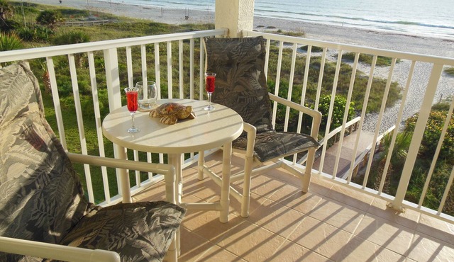 4th Floor Direct Ocean Front Corner Condo With Fantastic views & reviews