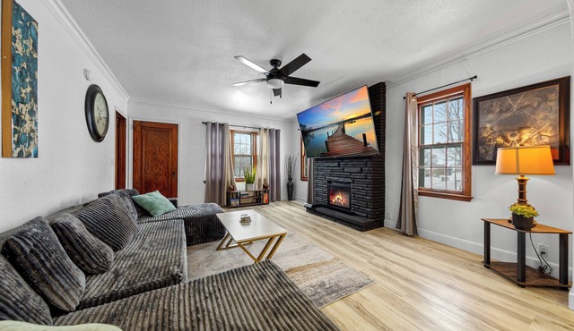 5 bedroom/6 bed 2 bath house close to Shattuck St Mary's
