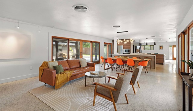 5 bedroom Luxe Home w/Basketball Court